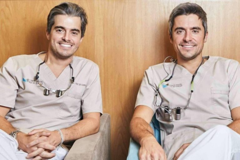 Coronas dentales, la solución estética y duradera para recuperar la sonrisa perfecta por la Clínica Dental Ruiz de Gopegui