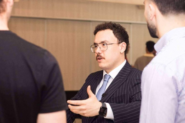 Fernando Miralles, los cursos para perder el miedo a hablar en público