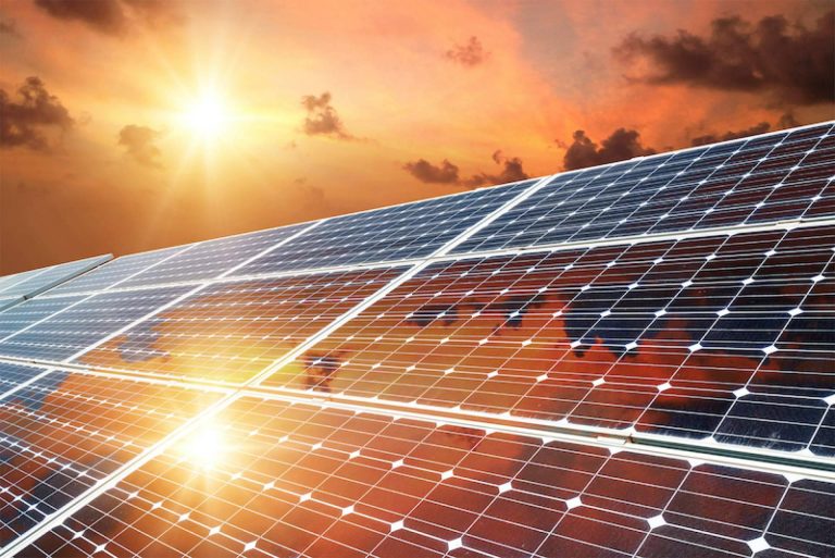 Autoconsumo doméstico para ahorrar en la factura de la luz con todas las ayudas disponibles