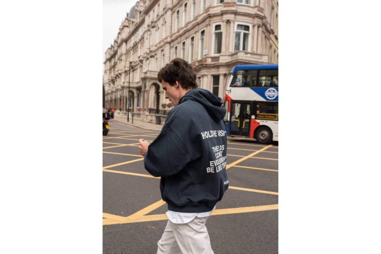 La marca de ropa Yuxus celebra su 5° aniversario con la apertura de su primera tienda física