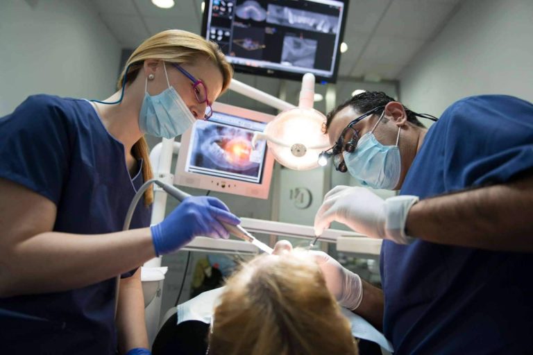 La clínica dental en Sevilla Dental Implantologie dispone de una amplia variedad de servicios