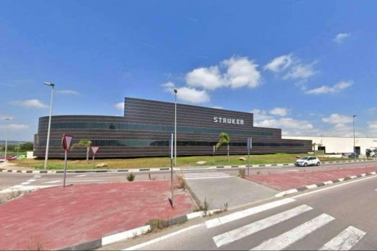 A subasta una nave industrial y un edificio de oficinas en Onda