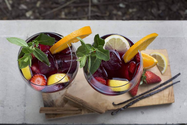 La sangría en botella de La Zurra, una bebida ideal para acompañar cualquier ocasión