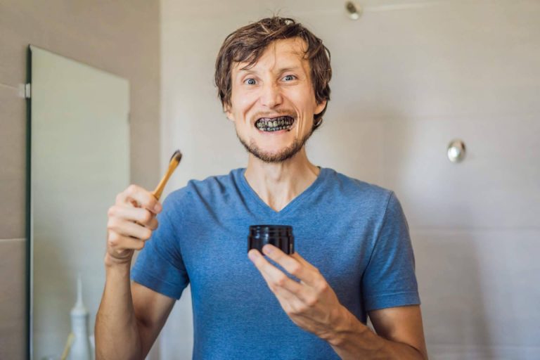 ¿Cuáles son las diferencias entre el blanqueamiento dental y limpieza? Según Dr. Mouth