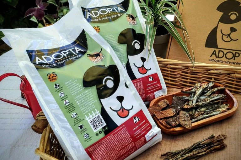 El pienso light para gatos esterilizados de ADOPTA, la elección saludable que ayuda a los animales