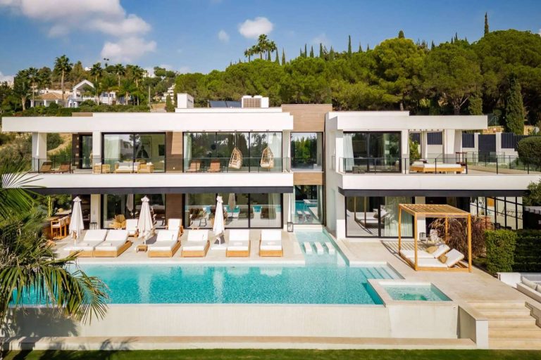 Propietarios millonarios ponen sus casas de lujo en Marbella en el mercado inmobiliario vacacional