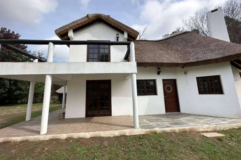 Estudio Pinares es una empresa constructora ubicada en Uruguay