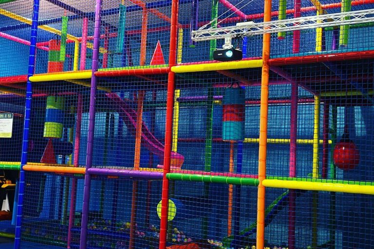 Divertirse en JumPlay - Parque de bolas para cumpleaños en Sevilla