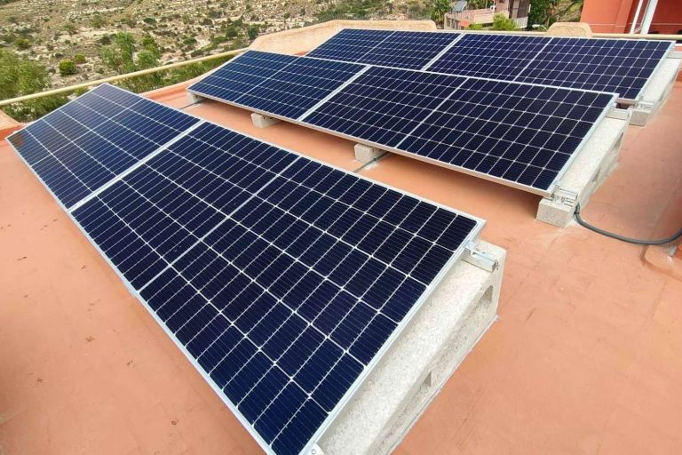 Subvenciones para placas solares, aerotermia y puntos de recarga en Murcia y Alicante, con Ingeniería Aplicada