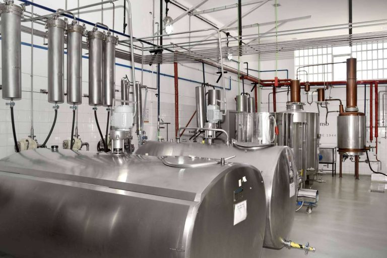 Un negocio familiar con mucha trayectoria, Destilerías Joaquín Alonso