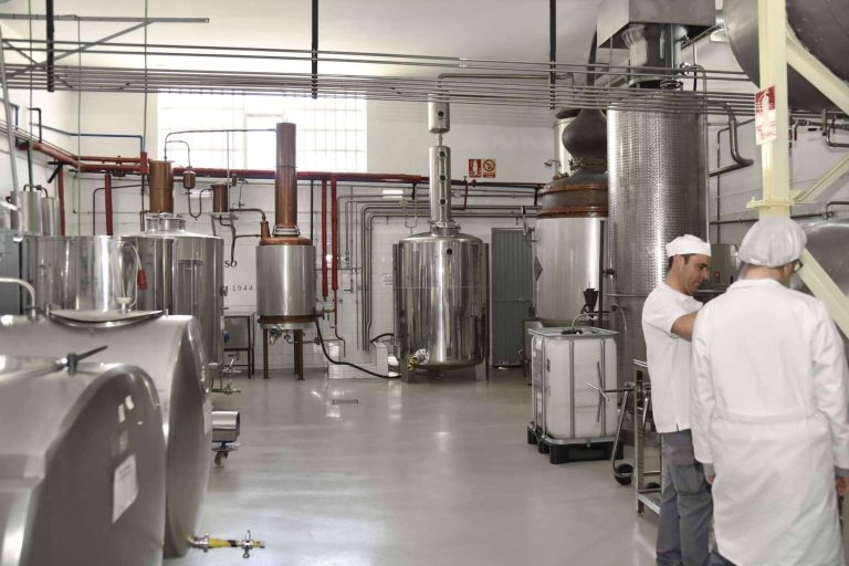 Destilerías Joaquín Alonso se posiciona como un ejemplo de constancia, expansión y éxito