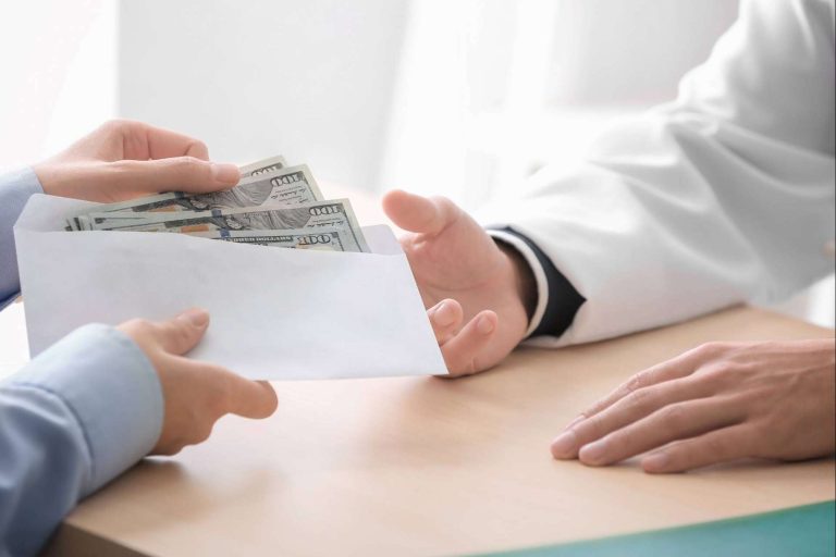 Consultax asesora sobre las formas de retirar legalmente dinero de una empresa como socio o administrador