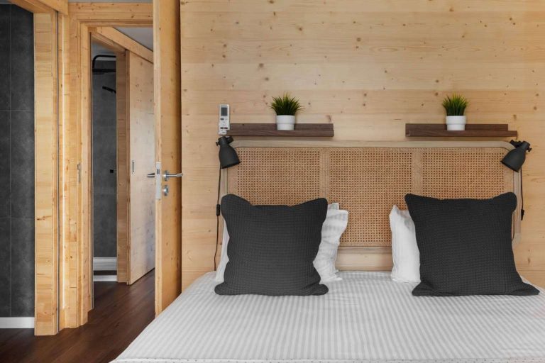 Disfrutar de La Línea de la Concepción y Gibraltar alojándose en casas flotantes