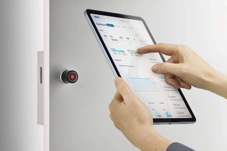 La revolución en seguridad y comodidad; cerradura OTS®Pulse de OJMAR para taquillas modernas