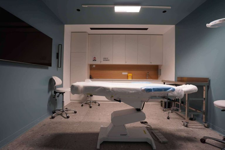 La Clínica Capilar DHI destaca por su experiencia y especialización en el injerto capilar DHI