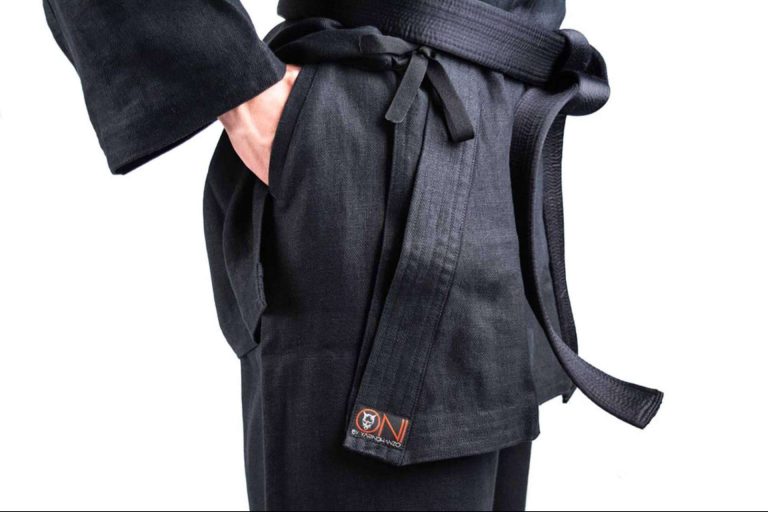 Katanamart presenta los uniformes para hacer artes marciales