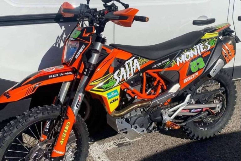 ADHESIVOSEMBARRADOS incluye en su catálogo nuevos modelos de pegatinas para moto