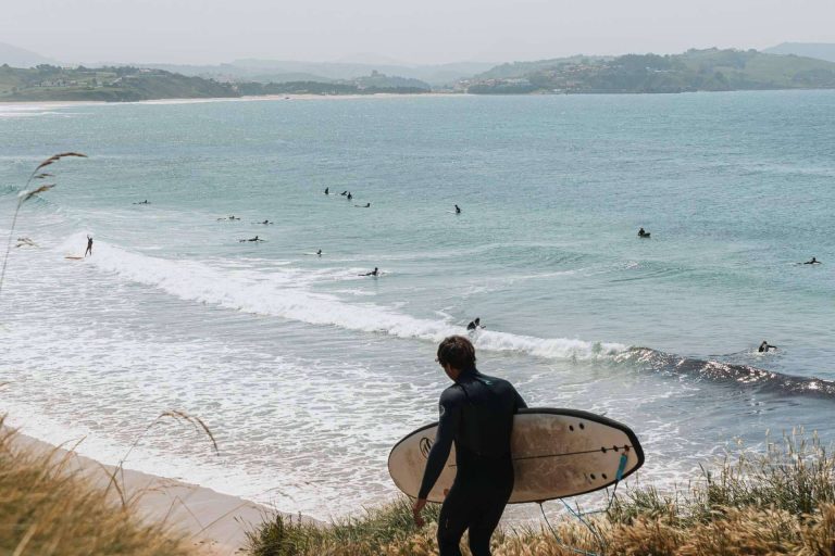 ¿Cuáles son las 5 mejores playas de España para aprender a surfear?, con Flysurf Boards