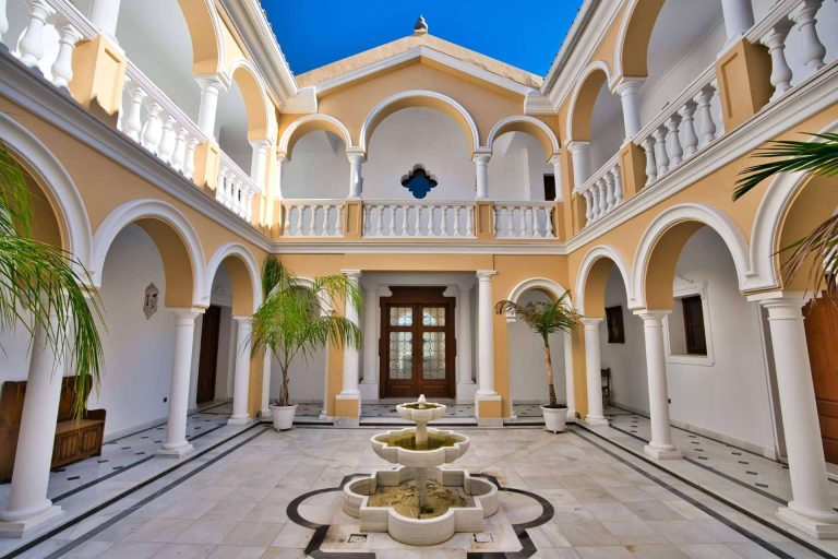 La villa clásica y de lujo bañada por el sol de Marbella, Villa Rosi, por Zeuthen & Company