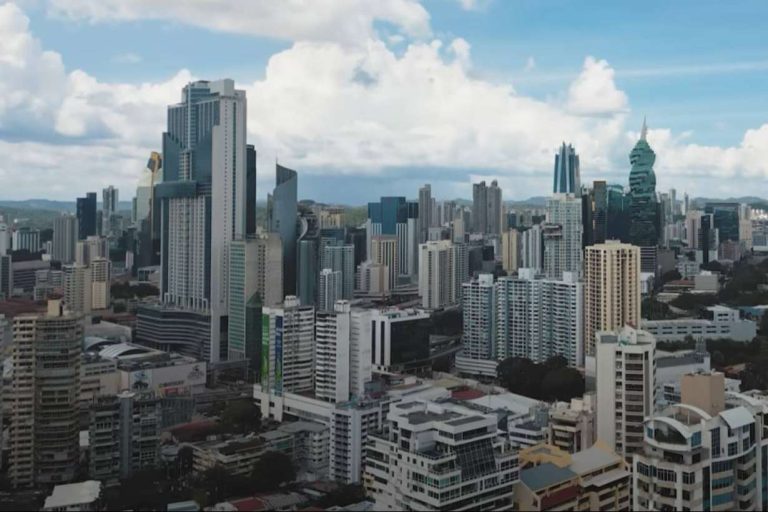Avenida Balboa, precios accesibles y ubicación privilegiada. Vivir frente al mar en la Ciudad de Panamá