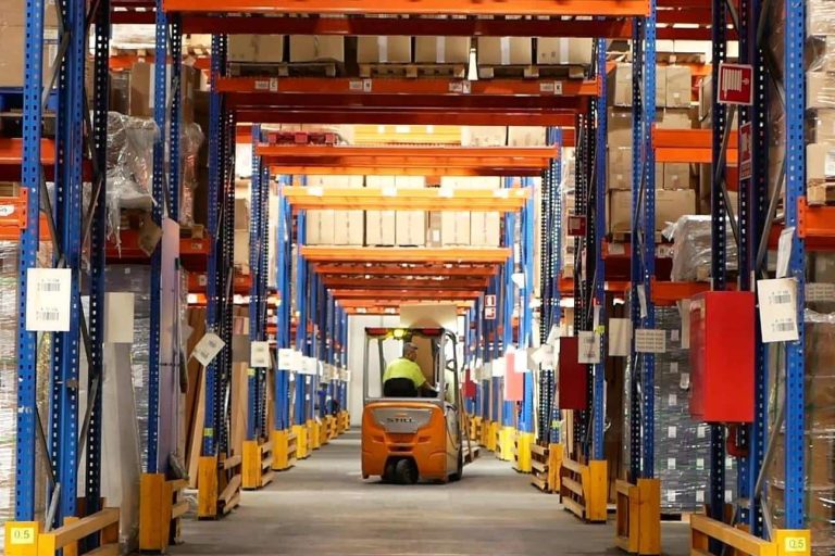 Cosmocar, entregas de recambios de piezas de coche a cualquier punto de España en menos de 24 horas