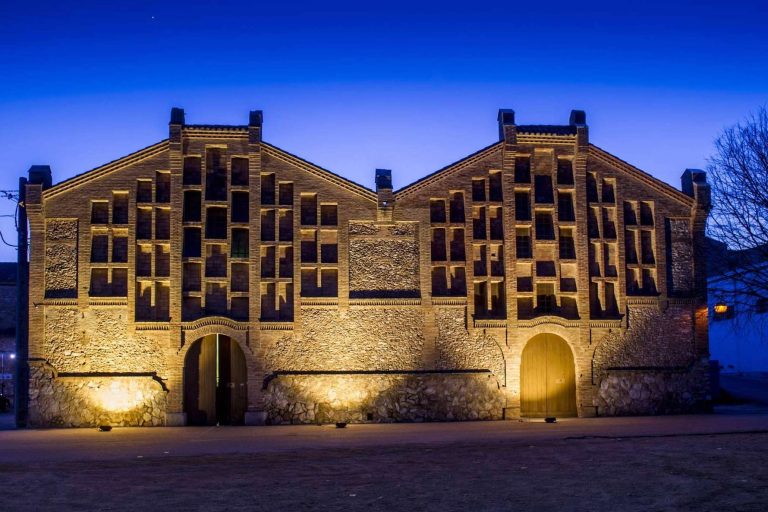 La Cooperativa Agrícola de Llorenç del Penedès ofrece vinos, cavas y aceites de elaboración propia