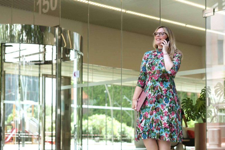 Júlia Parés, especialista de marketing digital, asesora a las empresas que quieran mejorar su imagen y vender más en internet