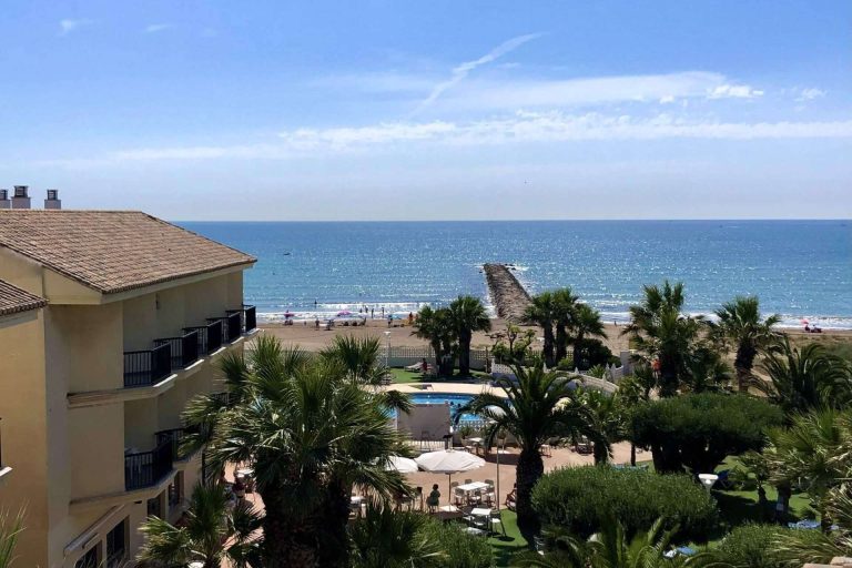 Un escape ideal cerca de Valencia para un verano playero en Valhotel