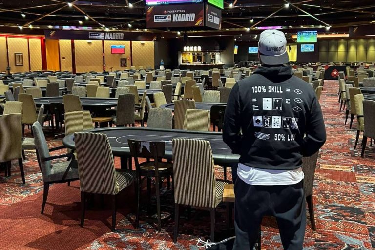 Under The Gun, el armario para los apasionados del póker