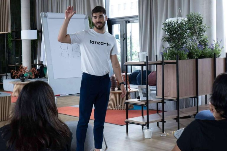 La finalidad de Daniel Schepers es conseguir que 1.000 personas facturen 10.000€ sin importar su punto de partida