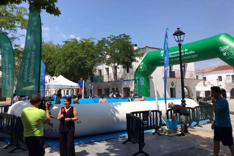 La versión más divertida y refrescante del voleibol y el éxito absoluto del I Torneo WaterVolley Villanueva del Pardillo