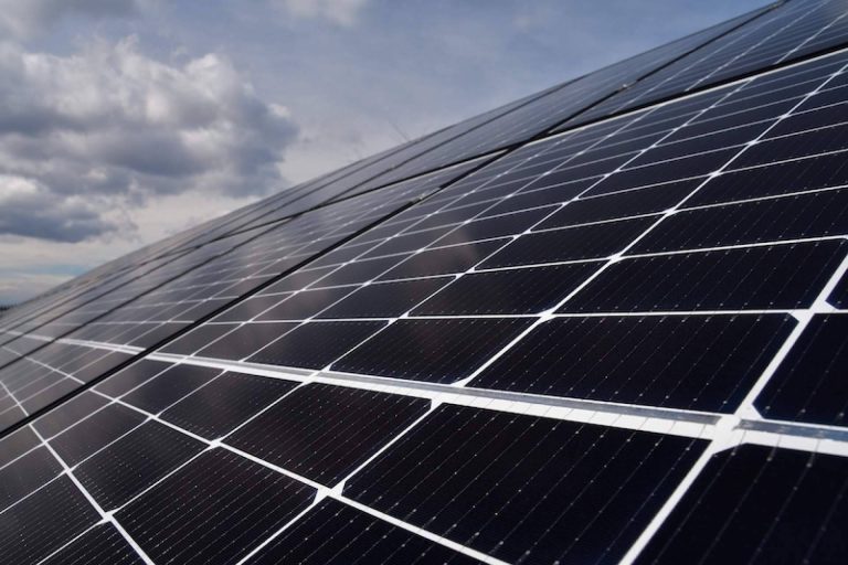 Autoconsumo industrial, contar con profesionales del sector para ahorrar en la factura de luz