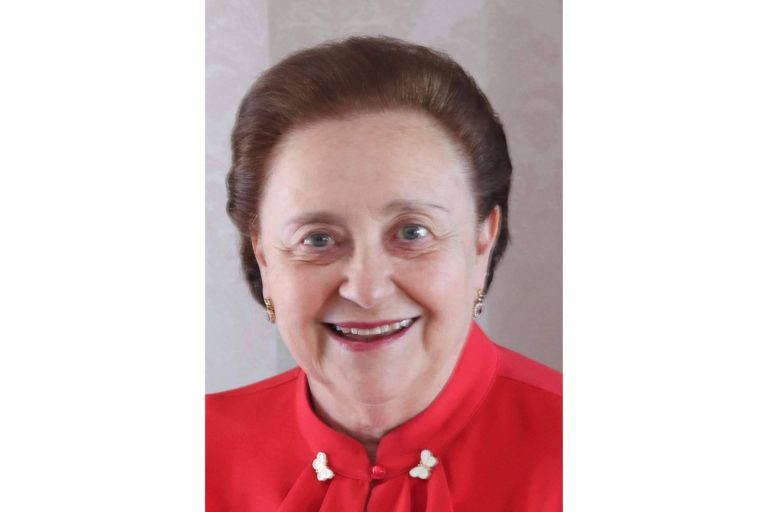 Concepción Mira publica ‘Lucrecia Perón’, una obra dedicada a las mujeres que tratan de encontrar su camino y lograr su independencia