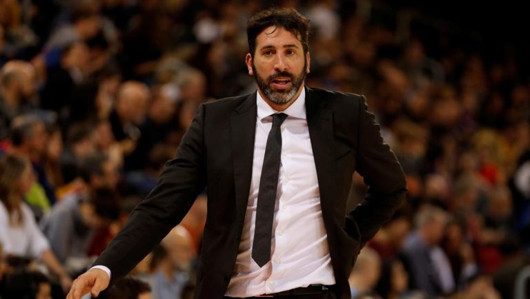 Álex Mumbrú seguirá entrenando al Valencia Basket la próxima temporada