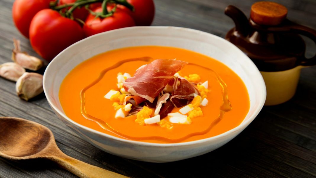 Gazpacho andaluz: la receta canónica y los 3 errores que comete hasta tu cuñado el sevillano