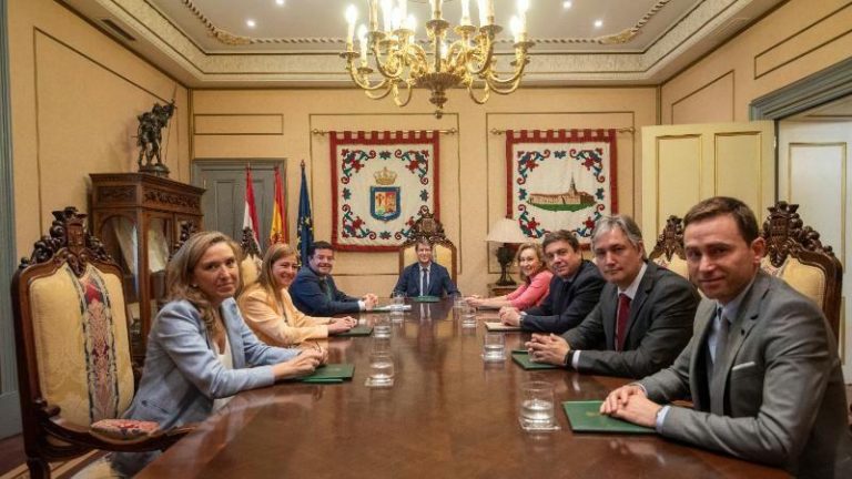 El nuevo Gobierno de La Rioja mantiene a tres directores generales del Ejecutivo anterior y nombra a siete nuevos