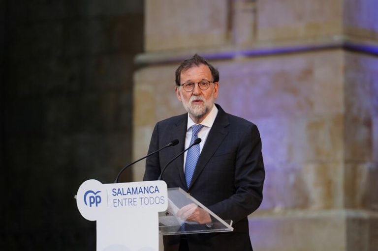 Rajoy critica la presencia mediática de Sánchez: Quiere 
