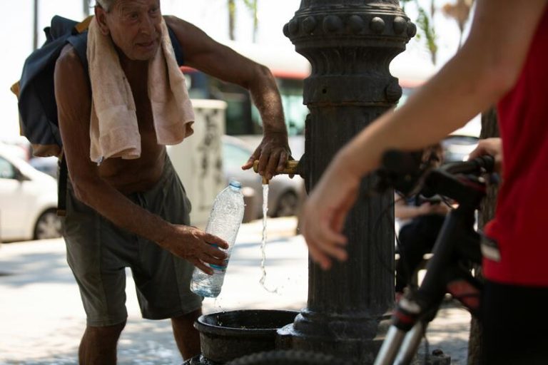 La ola de calor pondrá mañana en riesgo a 13 comunidades autónomas por temperaturas altas, con valores hasta 43ºC