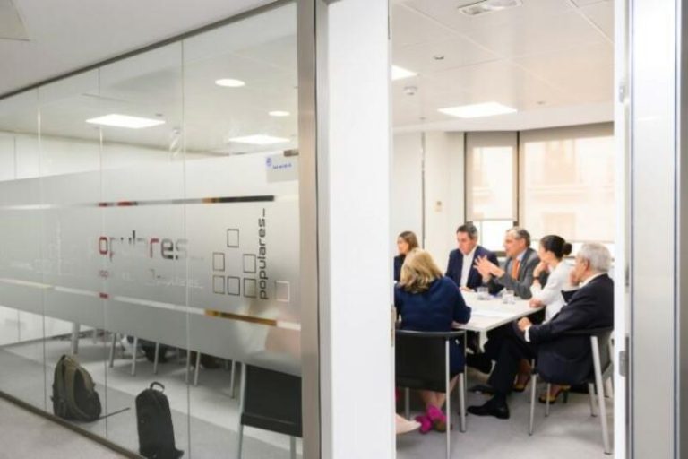 DigitalES se ha reunido ya con PSOE, PP y Sumar para conocer sus propuestas sobre transformación digital