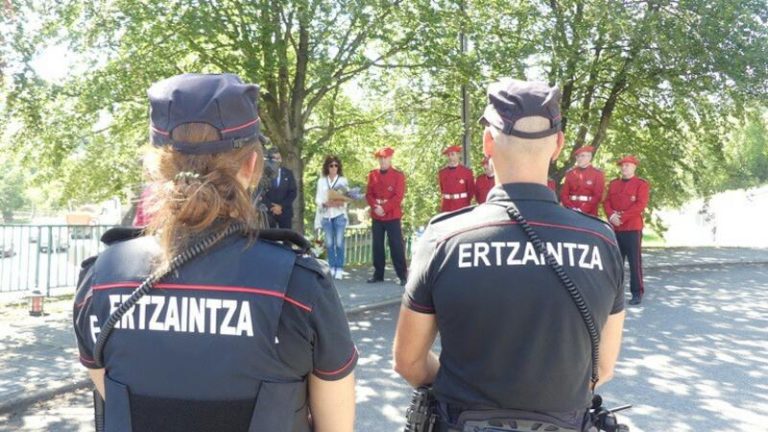 La Ertzaintza homenajea a Mikel Uribe Aurkia, subcomisario asesinado por ETA en Leaburu