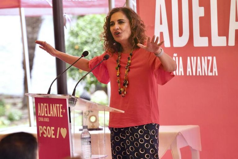 María Jesús Montero insta a los ciudadanos a 
