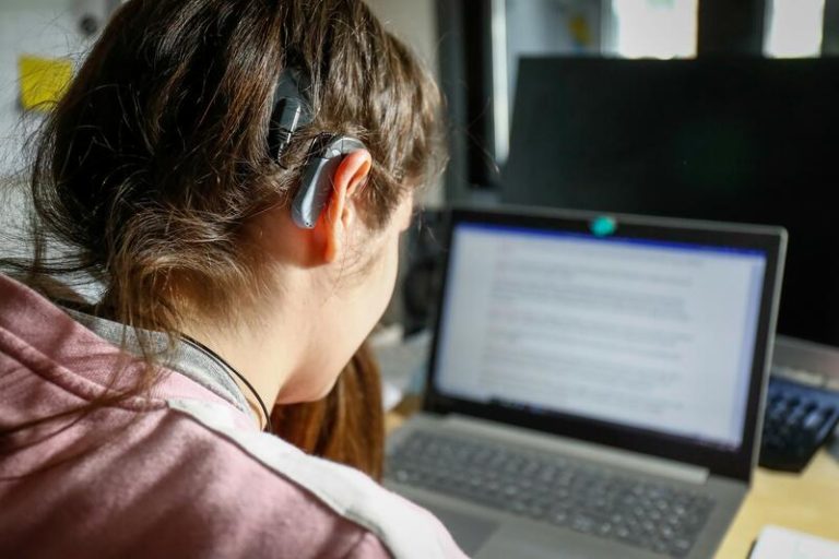 El Gobierno aprueba un reglamento que regula las condiciones de utilización de la lengua de signos española