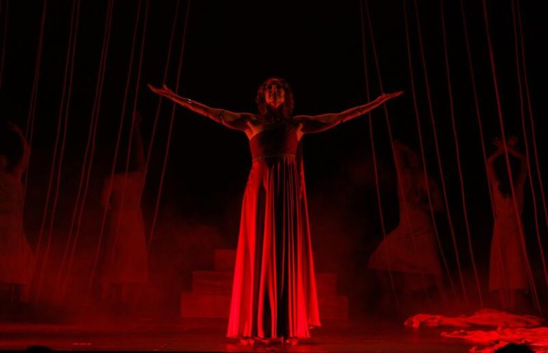 Artistas, creadores e intérpretes reclaman que las empresas de Inteligencia Artificial paguen por las obras que explotan