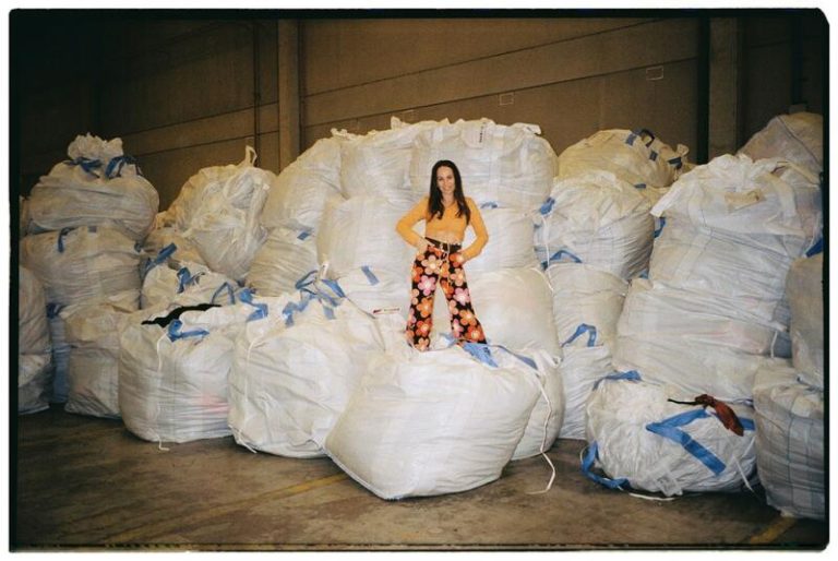 María Escoté y el proyecto de Cáritas 'Moda re-' lanzan una tienda de segunda mano en el Low Festival de Benidorm