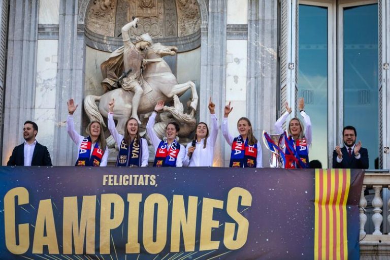 El Parlament otorga al FC Barcelona femenino la Medalla d'Honor en la categoría de oro