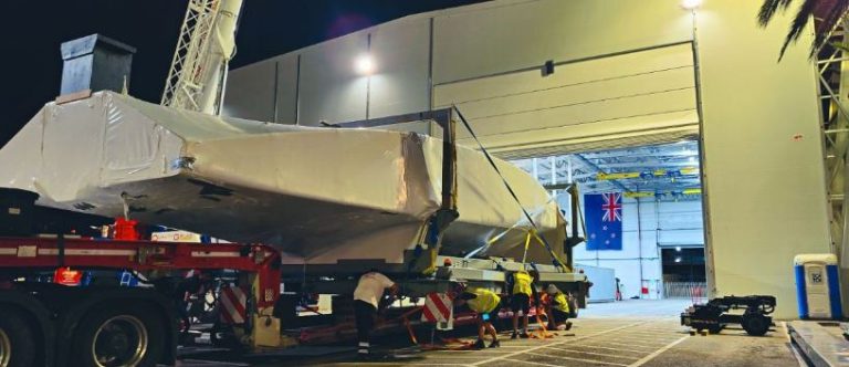 Barcelona da la bienvenida al barco ganador de la America’s Cup