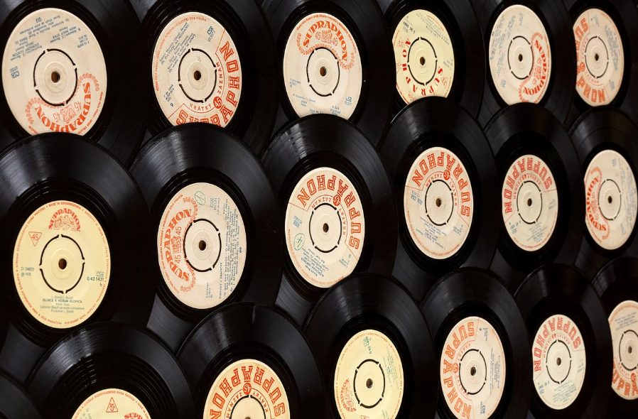 7 usos de vinilos que ni imaginabas para un estilo vintage