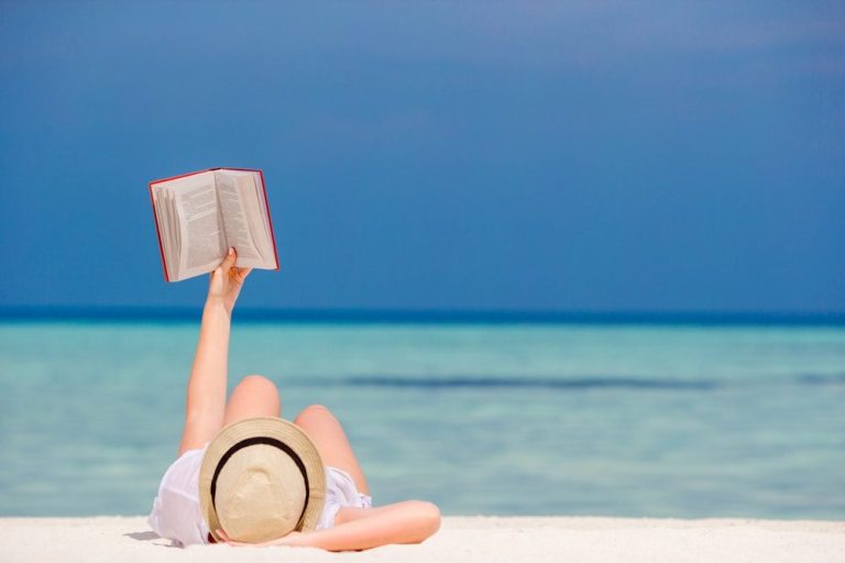 8 libros de viajes perfectos para leer en verano