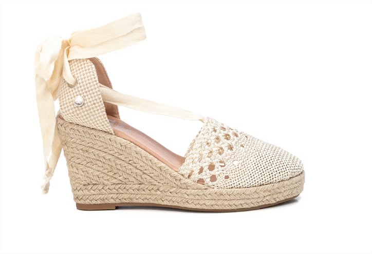 Alpargatas de cuña de mujer color blanco con cierre de cordón