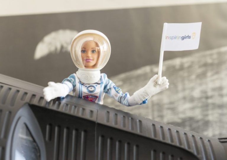 La curiosísima relación entre Barbie y el polvo lunar